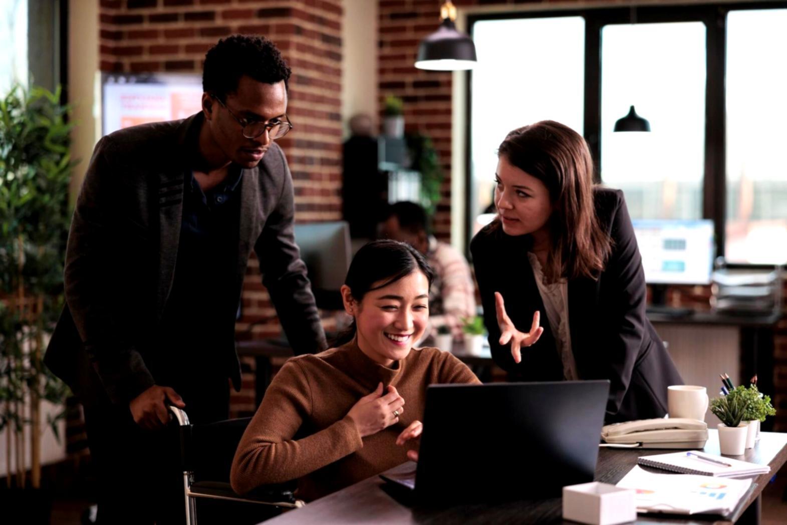 Finanzanalyse mit Taschenrechner und Dokumenten